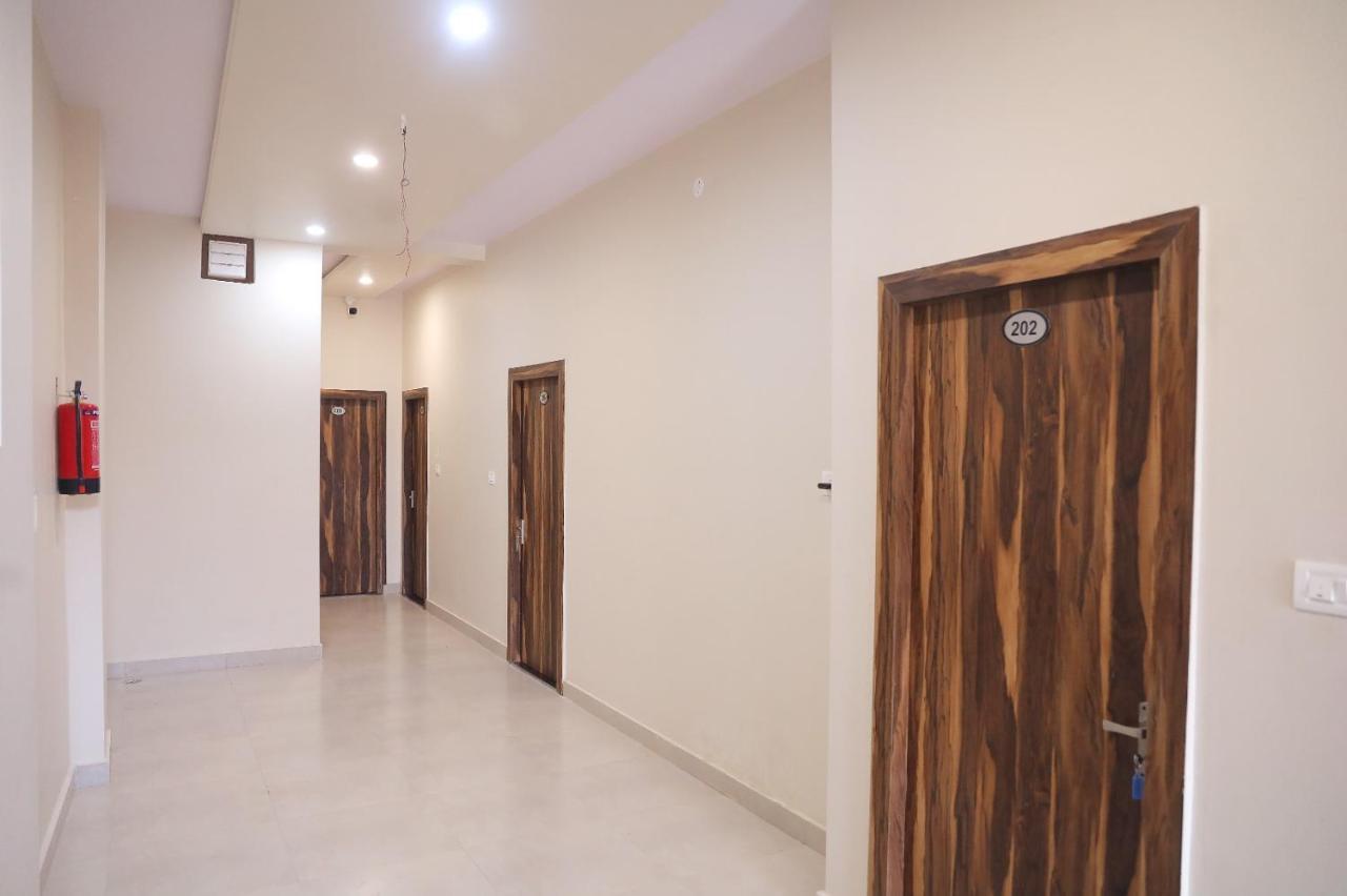 Hotel Keshavam Inn Mathura Dış mekan fotoğraf